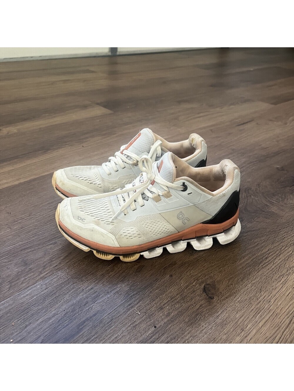On Running Cloudstratus Women’s 7.5 Running Shoes Off-White Orange Helion